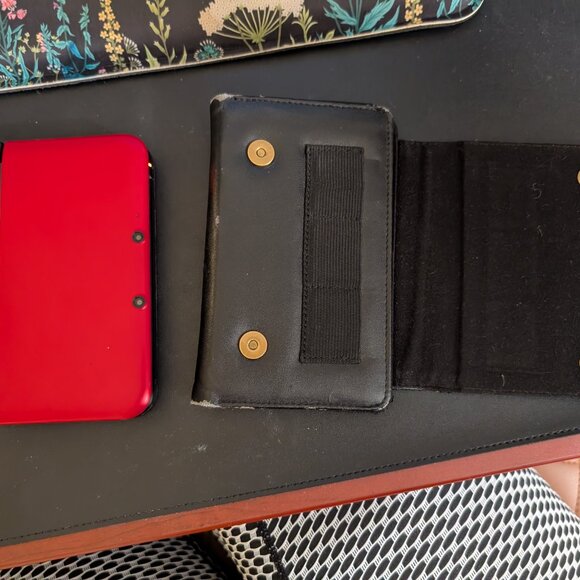 Nintendo 3DS XL, red, includes case and 15 games - Picture 6 of 8